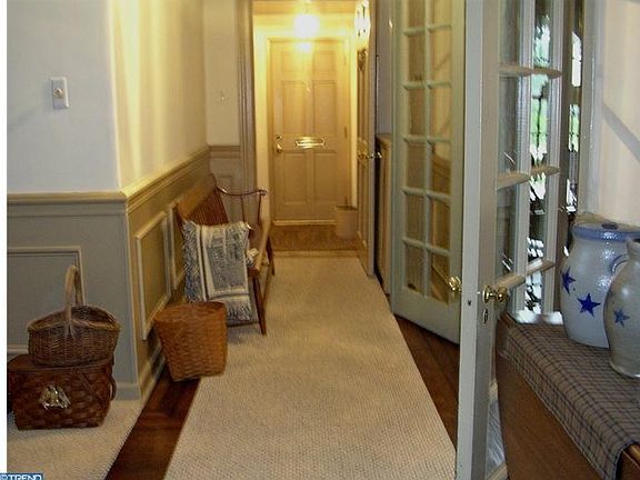 Entrance Foyer & Hallway