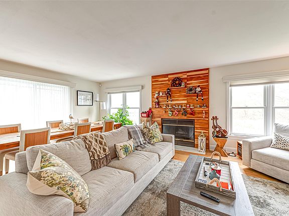 2nd image of 404 Mountain Ridge Drive
