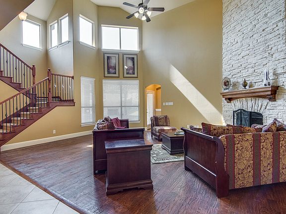 5th image of 416 Crystal Glen Dr