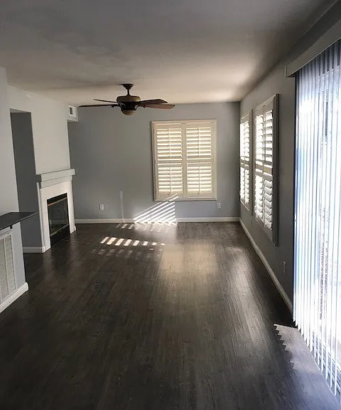 10 Carriage Dr — Photo 5