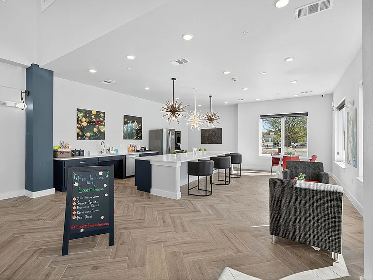 Eckhert Crossing Apartments — Photo 14
