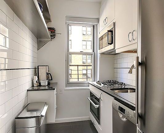 5th image of 180 W 93rd St APT 6C