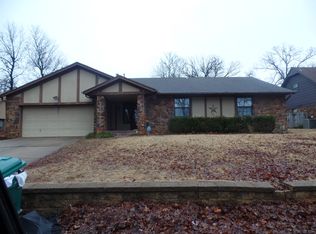 3119 S Bahama Dr W, Sand Springs, OK 74063