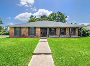16 Parlange Dr, Destrehan, LA 70047