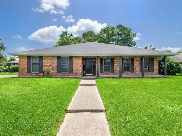 16 Parlange Dr, Destrehan, LA 70047