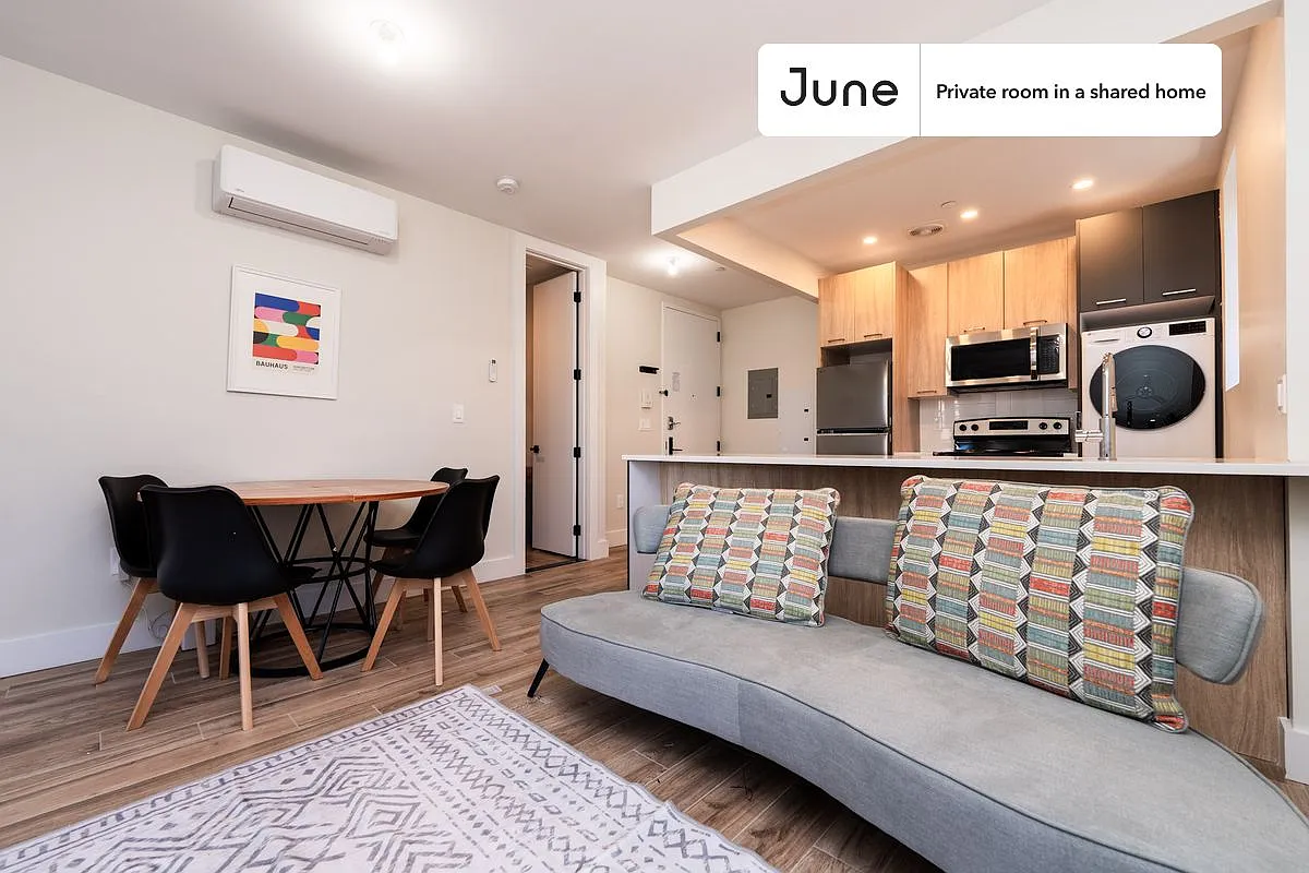 Full bedroom in 2 bed/2 bath home in Crown Heights #1836 B — Photo 2