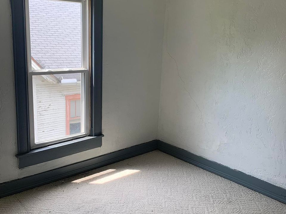2nd image of 133 W Euclid Ave