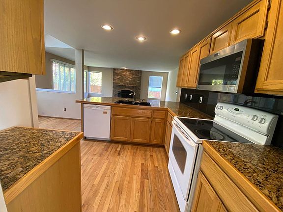 5th image of 11402 SE 217th St