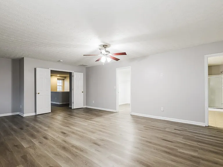 2894 Edgewater St SW — Photo 10