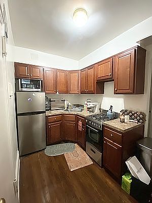 5th image of 45 W 69th St APT 4