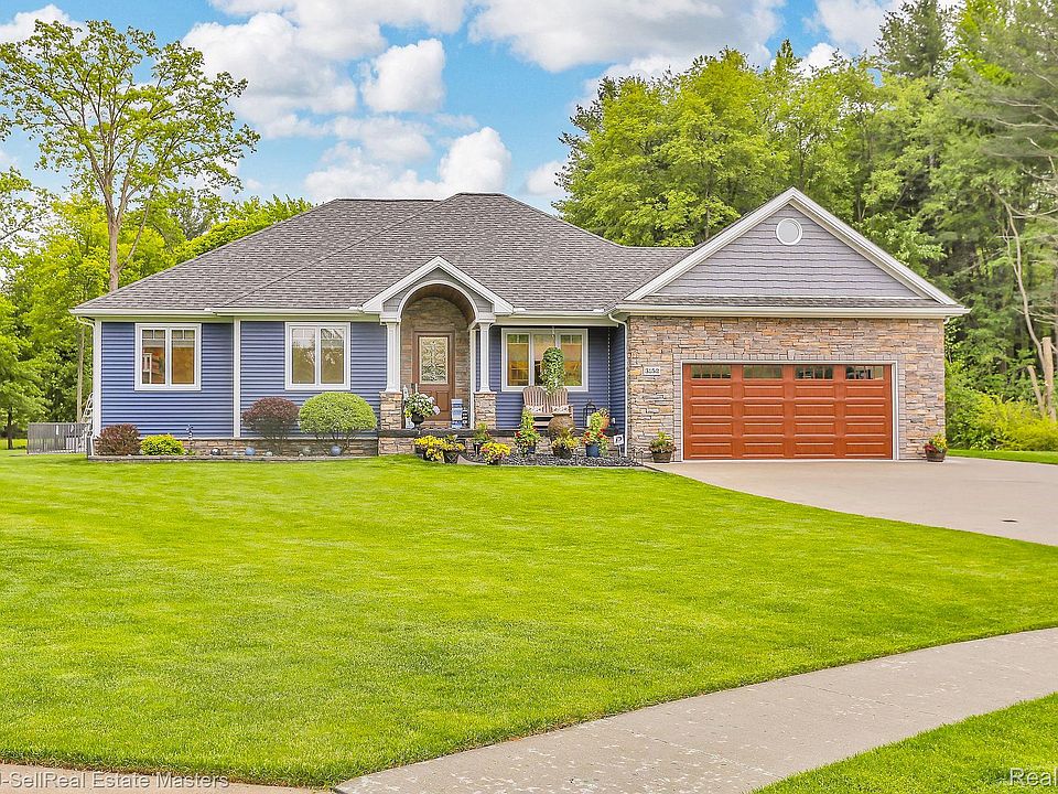1st image of 3152 Spruce Dr