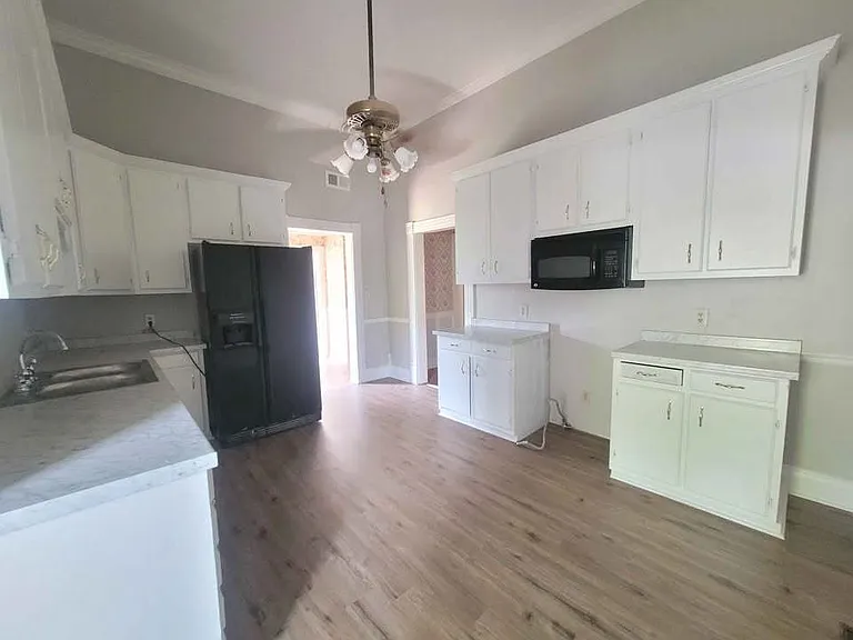 1500 N Franklin St — Photo 13