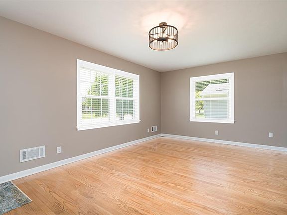 5th image of 3140 Adams Ct