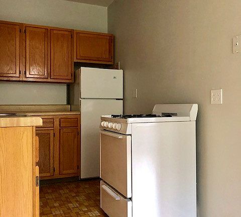 2nd image of 4615 N Lincoln Ave