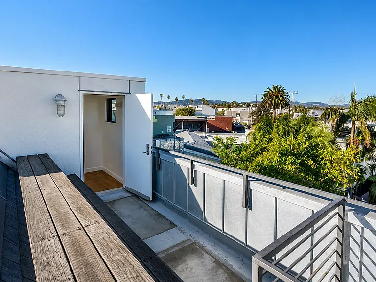 815 Hampton Dr #7B — Photo 8