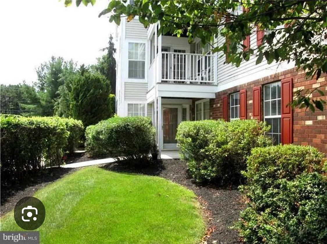 2 bed, 1100 sqft, $2,300 — Photo 1