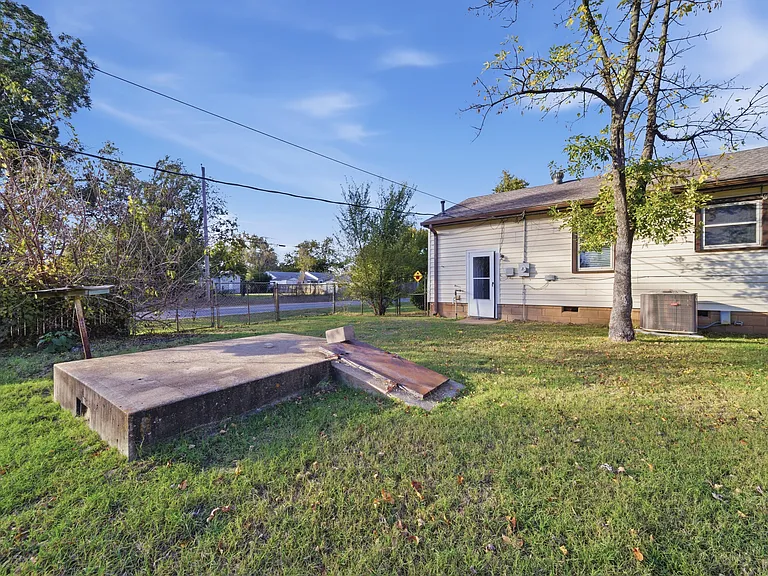 702 E Karma Ave — Photo 8