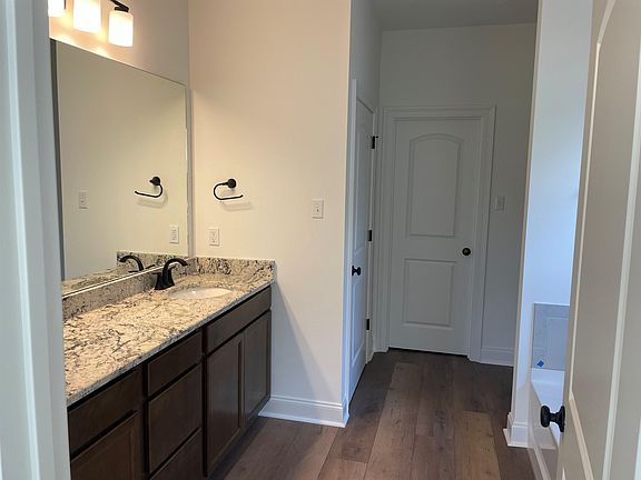 5th image of 266 Sophie Dr