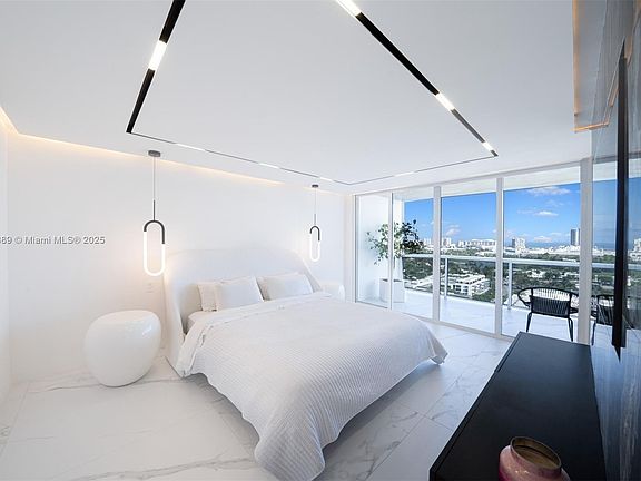3rd image of 1900 Sunset Harbour Dr #2211