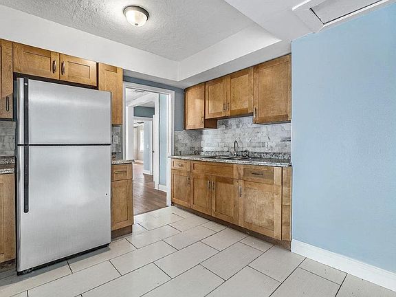 3rd image of 713 N C St