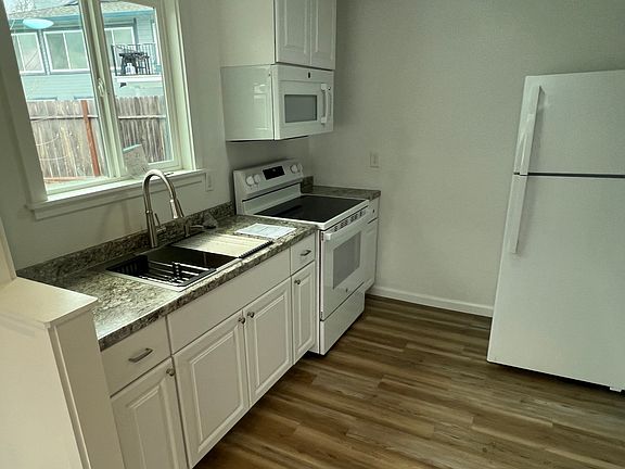 3rd image of 13705 Lower Lakeshore Dr