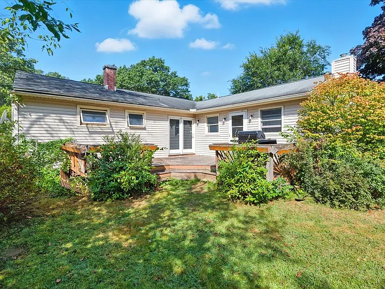 18 Maplewood Dr — Photo 39