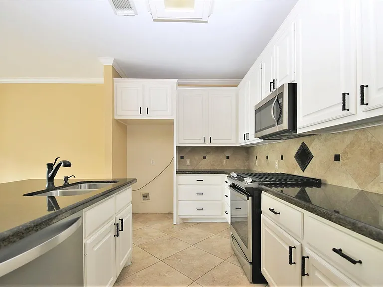 1409 Anita St — Photo 9