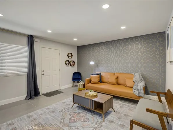 16562 Regina Cir APT 4, Huntington Beach, CA 92649