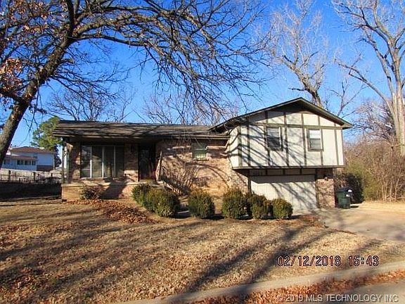 2nd image of 1023 E Teresa Ave