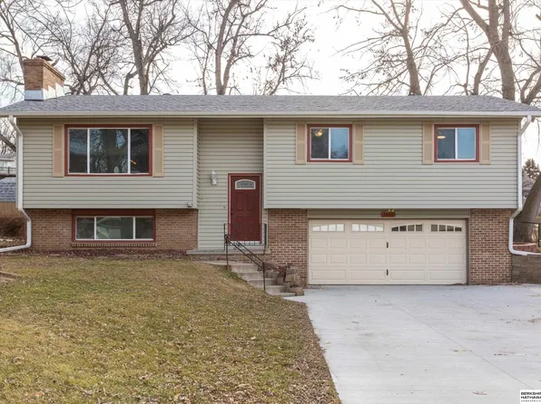 10511 Grand Ave, Omaha, NE 68134