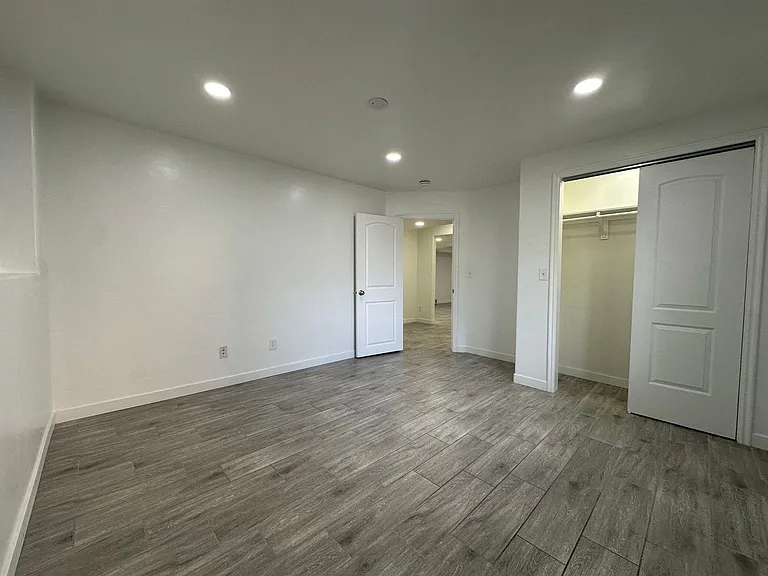 4000 E Mount Airey Dr — Photo 21