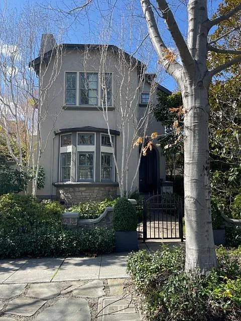 Building Photo - 842 Waverley St