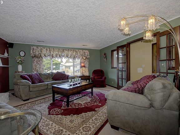 4th image of 2417 NE 105th Ave