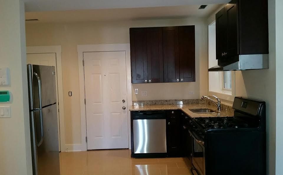 2nd image of 1940 W Touhy Ave #3N