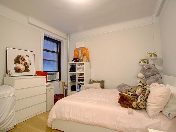 2nd image of 158 W 81st St #1G