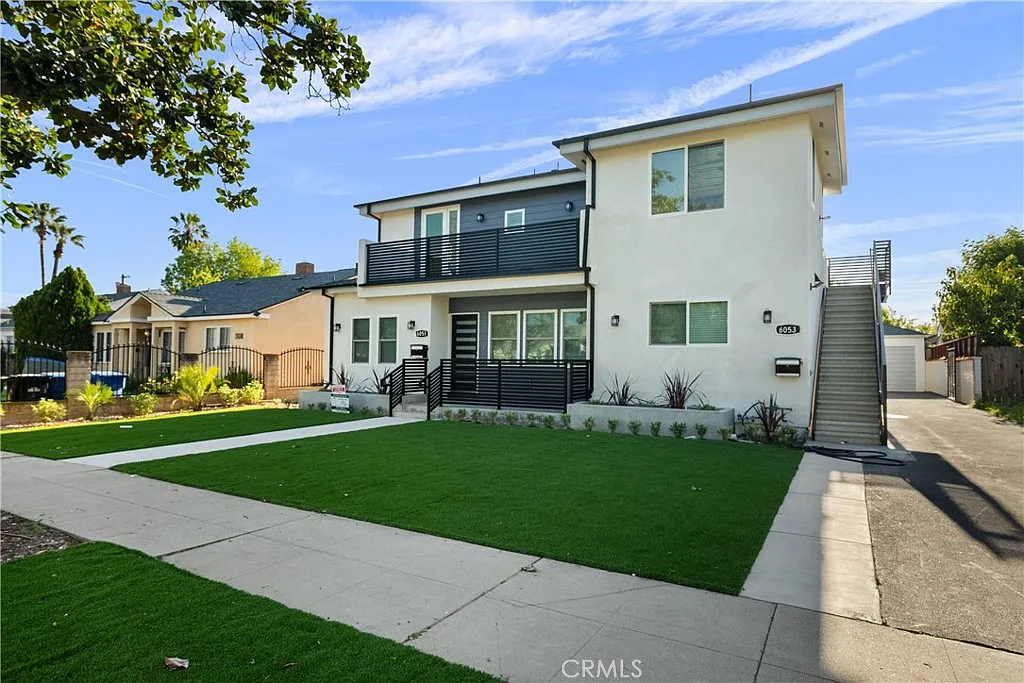 3 bed, 2.5 bath, 1998 sqft, $5,995 — Photo 2