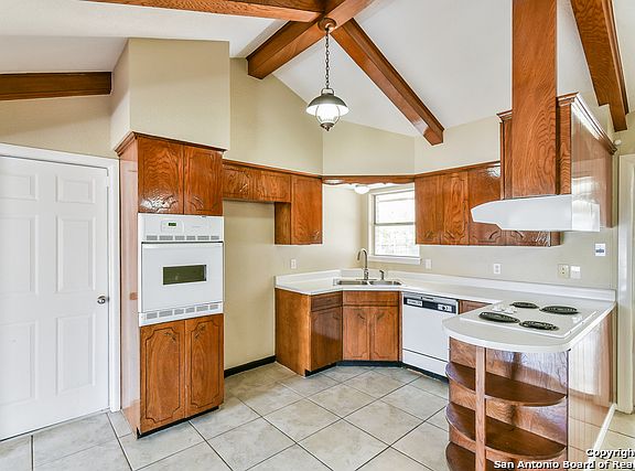 2nd image of 5035 Lakewood Dr