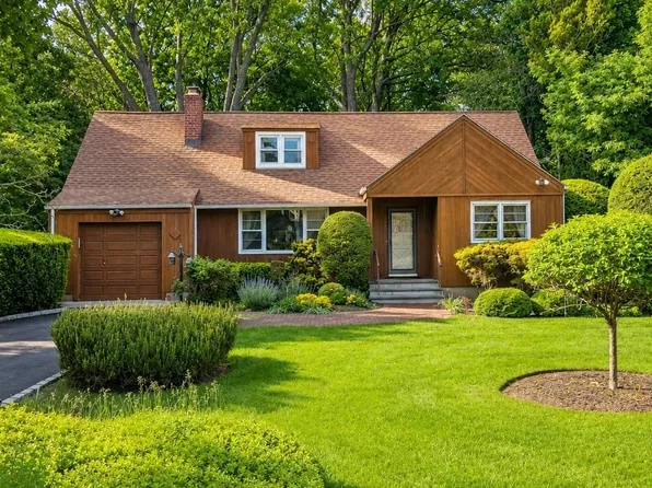 9 Sheep Pasture Lane, Huntington, NY 11743