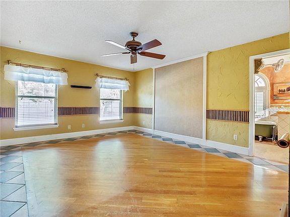4th image of 106 Chatsworth Ct
