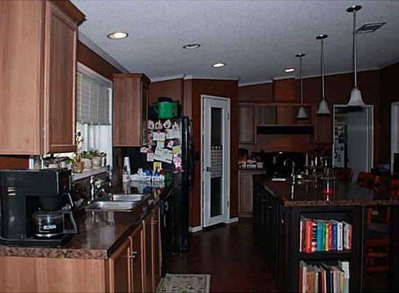 2nd image of 211 Commanche Dr