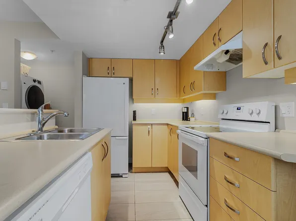 10838 City Pkwy #331, Surrey, BC V3T 5X9