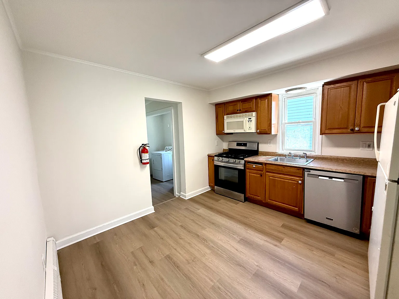 4 bed, 1372 sqft, $3,200 — Photo 4