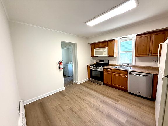 4th image of 523 Martin Rd