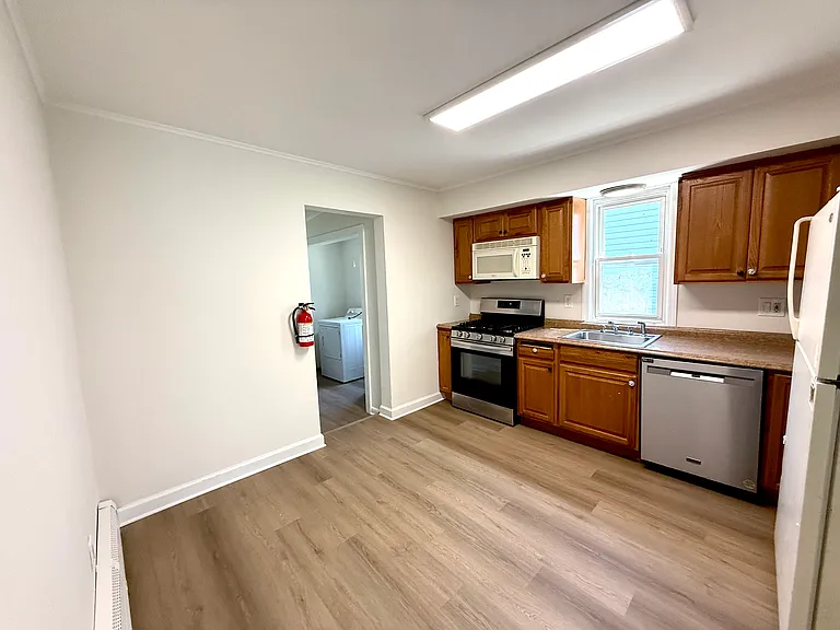 523 Martin Rd — Photo 4