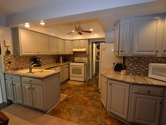 5th image of 27727 Yvette Dr
