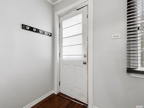 3rd image of 558 OSLER Street