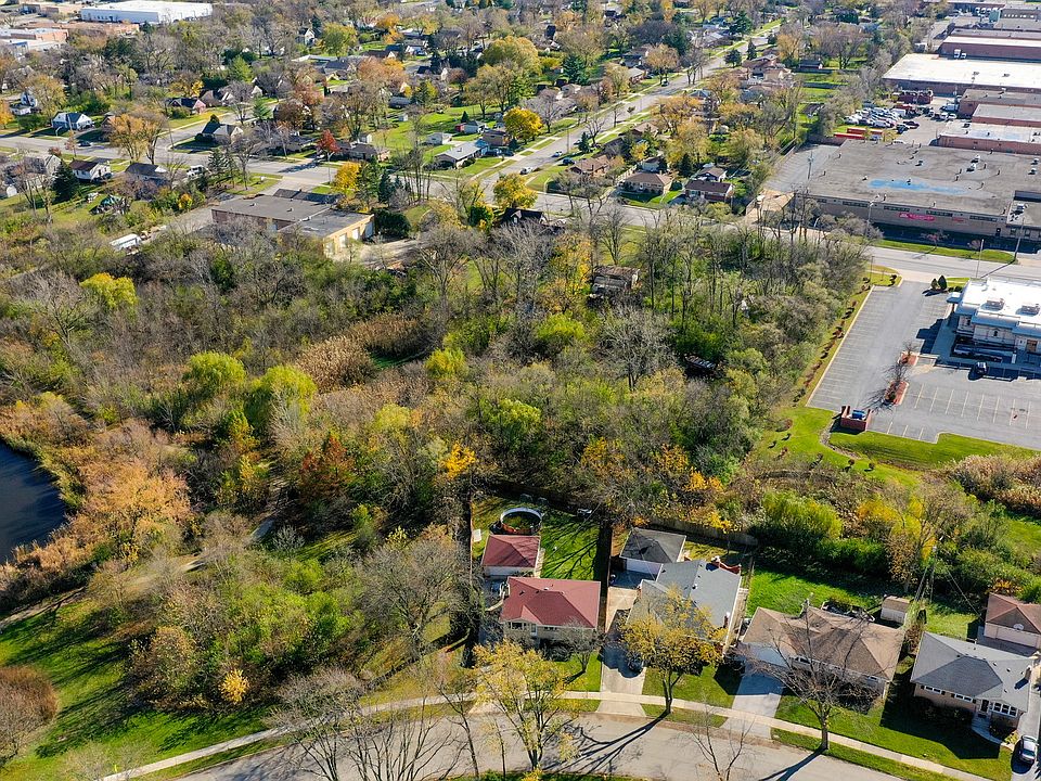 2nd image of 426 W Fullerton Ave