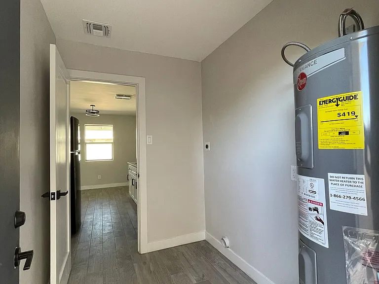 Charming 1 bed 1 bath in great location! — Photo 35