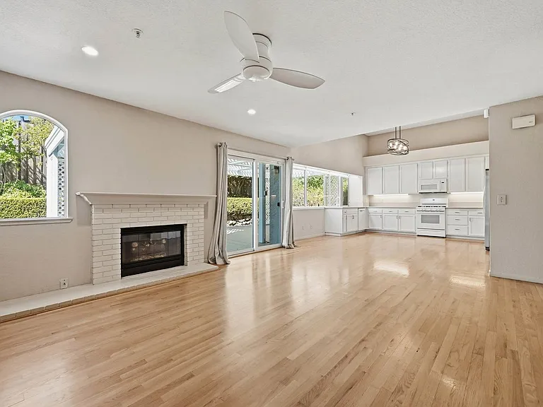 4125 Fireside Ct — Photo 10