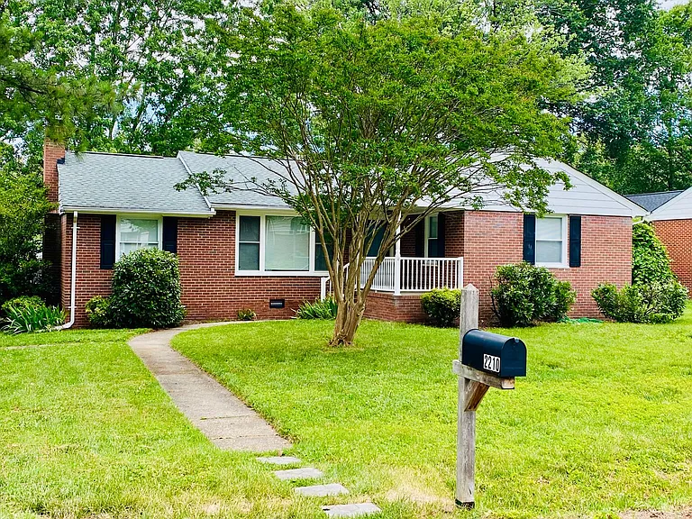 2210 Manlyn Rd — Photo 6